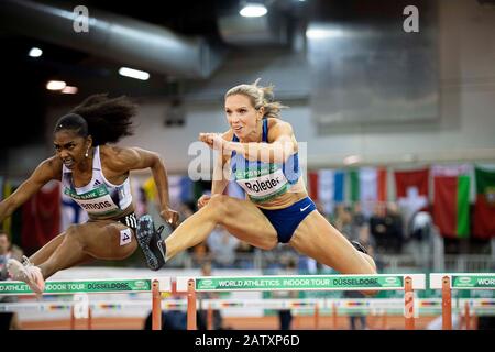 Cindy ROLEDER (Allemagne/SV Halle eV), derrière Christina CLEMONS (USA). Haies de 60 m pour femmes, Athletics World Athletics Indoor Tour, PSD Bank Meeting, le 1 février 2020 à Düsseldorf/Allemagne. Â | utilisation dans le monde entier Banque D'Images