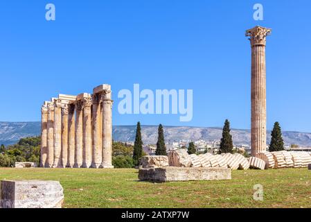 Temple de Zeus olympique à Athènes, Grèce. Le temple antique de Zeus ou Olympieion est l'un des principaux monuments d'Athènes. Panorama de la célèbre anc Banque D'Images