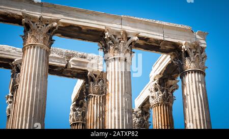 Temple De Zeus Olympian, Athènes, Grèce. Le célèbre ancien temple grec de Zeus ou Olympieion est l'un des principaux monuments d'Athènes. corinthia classique Banque D'Images