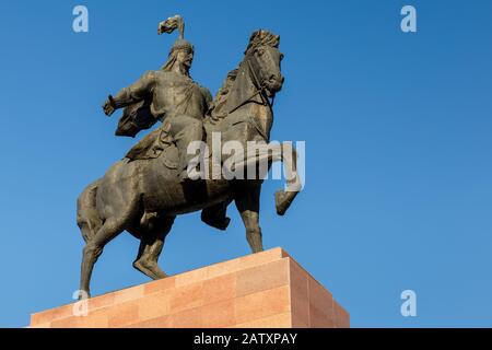 Bishkek, Kirghizstan - 18 Septembre 2019 : Statue Du Héros Manas. Monument Epic De Manas Sur La Place Ala-Too. Bichkek Banque D'Images