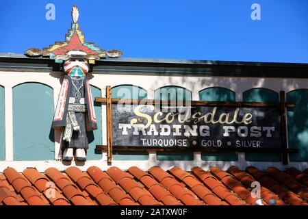 À proximité du Arizona Trading Post, inscrivez-vous sur la 5ème avenue du quartier commerçant de la vieille ville Scottsdale AZ Banque D'Images