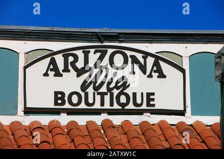 À proximité de l'Arizona Wig Boutique, inscrivez-vous sur la 5ème avenue du quartier commerçant de la vieille ville Scottsdale AZ Banque D'Images