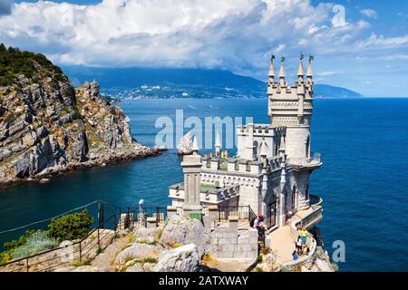 Le célèbre château de Swallow's Nest sur le rocher de la mer Noire en Crimée, en Russie Banque D'Images