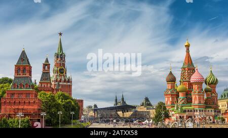 Kremlin et cathédrale Saint-Basile sur la place Rouge à Moscou, Russie Banque D'Images