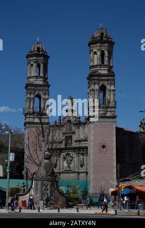 Église de San Hipólito sur le Paseo de la Reforma, Mexico Banque D'Images