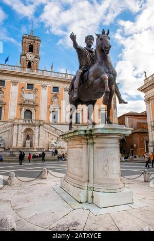 Reiterstatue aus Bronze von Mark Aurel, Kaiser Marcus Aurelius, Kapitolsplatz, Kapitolshügel, Piazza del Campidoglio,ROM, Italien, Europa Banque D'Images