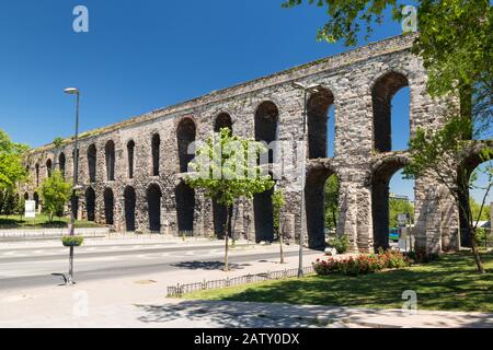 Aqueduc de Valens à Istanbul, Turquie. Il a été construit par l'empereur Valens à la fin du 4ème siècle, et est l'un des monuments les plus importants de la Banque D'Images