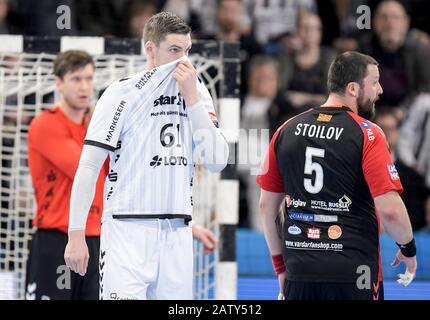 Kiel, Allemagne. 05 février 2020. Handball: Ligue des Champions, THW Kiel - Vardar Skopje, stade de groupe, groupe B, 11ème jour de jumelage. Kiels Henrik Pekeler est contrarié par la décision d'un arbitre. Crédit: Axel Heimken/Dpa/Alay Live News Banque D'Images