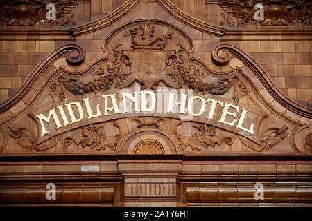 Le Manchester Landmark Midland Hotel se trouve sur l'extérieur victorien carrelé d'un ancien hôtel ferroviaire Banque D'Images