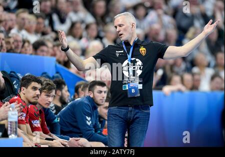 Kiel, Allemagne. 05 février 2020. Handball: Ligue des Champions, THW Kiel - Vardar Skopje, stade de groupe, groupe B, 11ème jour de jumelage. L'entraîneur de Skopje Stevce Alusevski est agacé. Crédit: Axel Heimken/Dpa/Alay Live News Banque D'Images