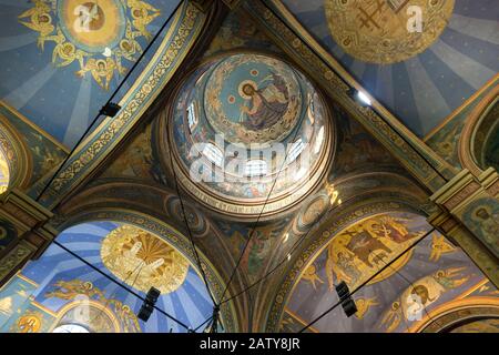 Intérieur de la cathédrale dédiée Dormition de la mère de Dieu - église orthodoxe de Varna. Ville À La Mer Noire. Bulgarie. Banque D'Images