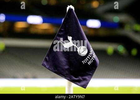 Londres, Royaume-Uni. 05 février 2020. Vue rapprochée du drapeau d'angle de Tottenham Hotspur à l'intérieur du stade avant de commencer. The Emirates FA Cup, 4ème match de replay rond, Tottenham Hotspur contre Southampton au stade Tottenham Hotspur à Londres le mercredi 5 février 2020. . Utilisation éditoriale uniquement, licence requise pour une utilisation commerciale. Aucune utilisation dans les Paris, les jeux ou une seule publication de club/ligue/joueur . Crédit : Andrew Orchard Sports Photographie/Alay Live News Banque D'Images