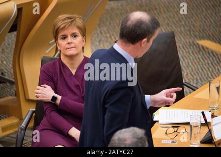 Édimbourg, Royaume-Uni. 5 février 2020. Photo : (à gauche) Nicola Sturgeon MSP - Premier ministre de l'Écosse et chef du Parti national écossais; (à droite) Michael Matheson MSP - Ministre des Transports. Déclaration Ministérielle : La Nouvelle Stratégie De Transport Pour L'Écosse - Protéger Notre Climat Et Améliorer Le Crédit Pour La Vie : Colin Fisher/Alay Live News Banque D'Images