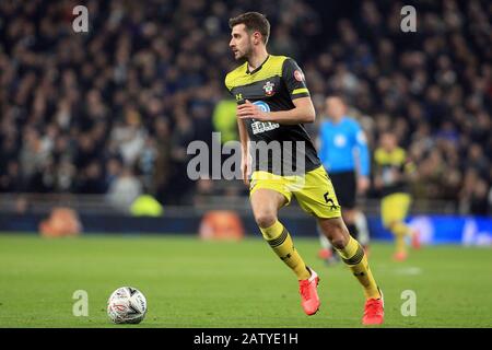 Londres, Royaume-Uni. 05 février 2020. Jack Stephens de Southampton en action. The Emirates FA Cup, 4ème match de replay rond, Tottenham Hotspur contre Southampton au stade Tottenham Hotspur à Londres le mercredi 5 février 2020. . Utilisation éditoriale uniquement, licence requise pour une utilisation commerciale. Aucune utilisation dans les Paris, les jeux ou une seule publication de club/ligue/joueur . Crédit : Andrew Orchard Sports Photographie/Alay Live News Banque D'Images