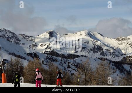 Auron, France - Mars 2020: Ski dans les Alpes Maritime, Resort et pistes Banque D'Images