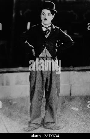 CHARLES CHAPLIN comme Charlot dans LE CIRQUE ( 1928 - il circo ) - cinéma muto - film silencieux - bachigi - moustaches --- Archivio GBB Banque D'Images