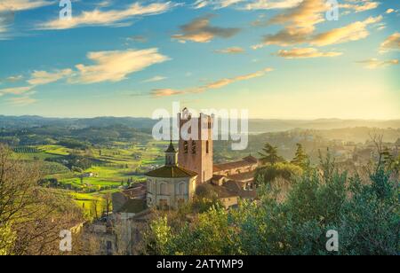 Vue panoramique de la ville de San Miniato, clocher de la cathédrale du Duomo et la campagne. Pise, Toscane Italie Europe. Banque D'Images