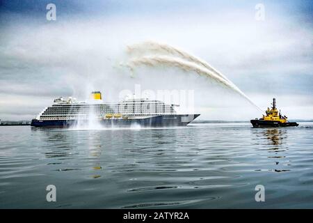 Croisière Spirit of Discovery avec un canon à eau à Édimbourg Banque D'Images