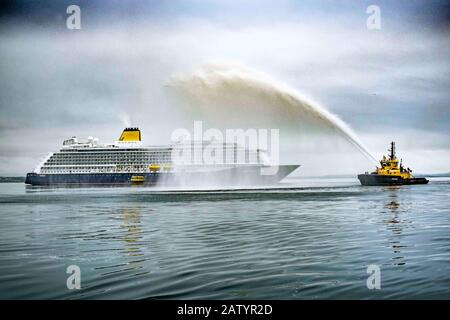 Croisière Spirit of Discovery avec un canon à eau à Édimbourg Banque D'Images