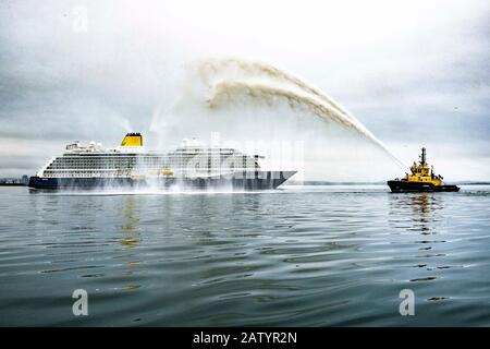 Croisière Spirit of Discovery avec un canon à eau à Édimbourg Banque D'Images