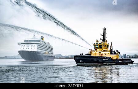 Croisière Spirit of Discovery avec un canon à eau à Édimbourg Banque D'Images