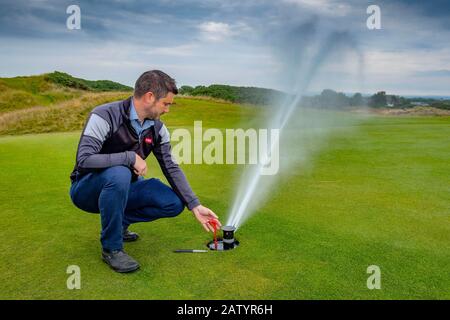 Système d'irrigation contrôlé numériquement utilisé terrain de golf Banque D'Images