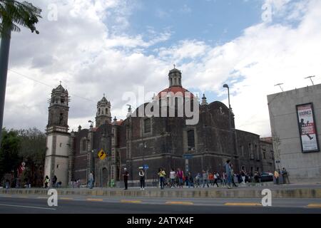Église de San Hipólito sur le Paseo de la Reforma, Mexico Banque D'Images