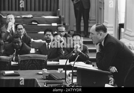 Ministre Lun Au Parlement, Suriname Date : Le 11 Juillet 1962 Lieu : La Haye, Zuid-Holland Nom De La Personne : Lun, Jamh, Lun, Joseph Banque D'Images