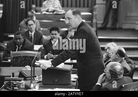 Ministre Lun Au Parlement, Suriname Date : Le 11 Juillet 1962 Lieu : La Haye, Zuid-Holland Nom De La Personne : Lun, Jamh, Lun, Joseph Banque D'Images