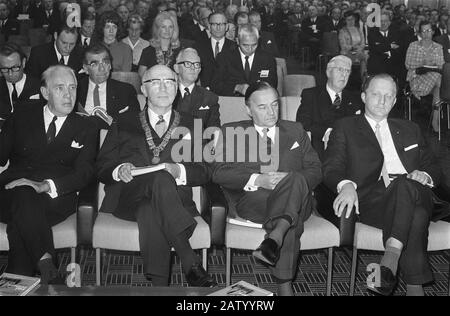 Le Premier ministre de Jong a ouvert l'exposition maritime et navale internationale d'Europort à Amsterdam. 11:12 Date De Droite: 11 Novembre 1969 Lieu: Amsterdam, Noord-Holland Mots Clés: Navigation, Expositions Nom De La Personne: Young, Piet Banque D'Images