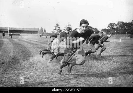 Entraînement, Yale Football - Ca. 1913 Banque D'Images