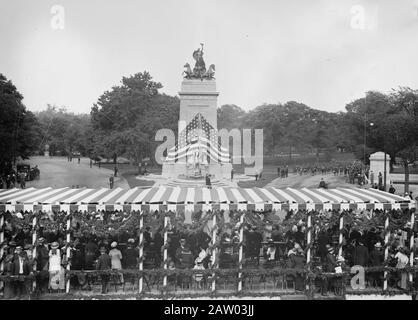 Photo montre le mémorial du cuirassé Maine, qui a explosé dans le port de la Havane, Cuba, pendant la guerre hispano-américaine de 1898. En 1913, le monument a été placé au Columbus Circle et à l'entrée de la 59ème rue au Central Park à New York City. Banque D'Images