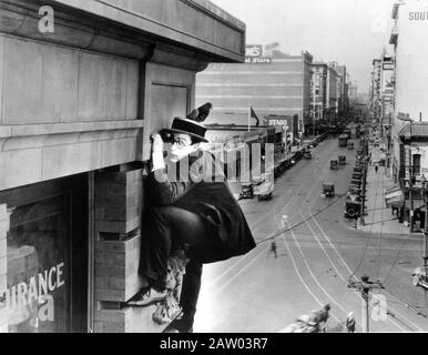 1923 , Etats-Unis : l'acteur américain silencieux HAROLD LLOYD ( 1893 - 1971 ) dans ' Safety Last' ( Preferisco l'ascensore ) , pubblicity STILL . - CI Banque D'Images