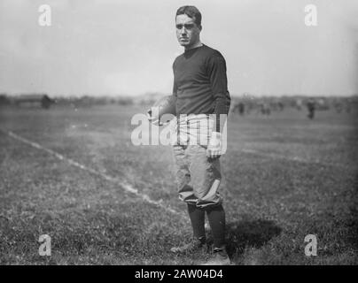 Le joueur de football de Harvard Derrick Parmenter CA. Octobre 1913 Banque D'Images