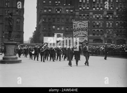 Cérémonie de notification qui a eu lieu le 3 septembre 1913 sur les marches de l'Hôtel de Ville, New York, où le maire William J. Gaynor a été nommé pour la réélection. Banque D'Images