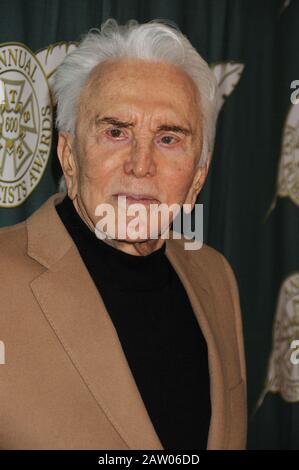 22 février 2013 - Los Angeles, Californie, États-Unis - 22 février 2013 - Los Angeles, Californie, États-Unis - acteur KIRK DOUGLAS au 50ème Prix annuel des Publicistes de l'ICG tenu à l'hôtel Beverly Hilton, Los Angeles. (Image Crédit : © Paul Fenton/Zumapress.com) Banque D'Images