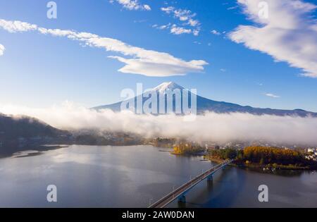 Lever Du Soleil Sur Le Lac Kawaguchiko, Montagne Fuji, Japon Banque D'Images