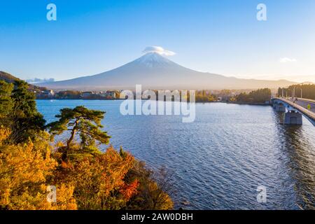 Coucher Du Soleil Sur Le Lac Kawaguchiko, Montagne Fuji, Japon Banque D'Images