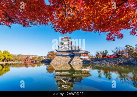 Bel Automne Du Château De Matsumo, Nagano, Japon Banque D'Images