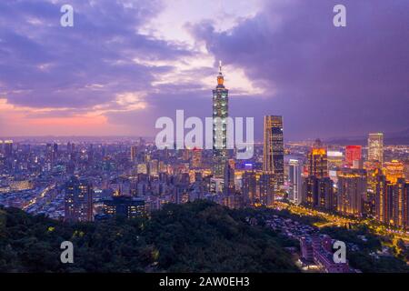 Vue Aérienne De Taiwan City Skyline, Taipei Downtown, Taiwan Banque D'Images