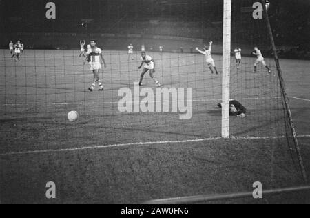 Pays-Bas contre les Antilles néerlandaises 8-0, heure du jeu Date : 5 septembre 1962 lieu : Pays-Bas, Antilles néerlandaises mots clés : sport, football Banque D'Images