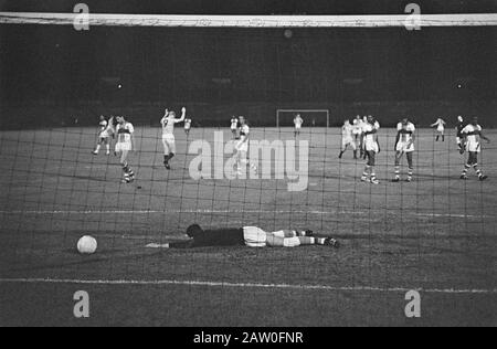 Pays-Bas contre les Antilles néerlandaises 8-0, heure du jeu Date : 5 septembre 1962 lieu : Pays-Bas, Antilles néerlandaises mots clés : sport, football Banque D'Images