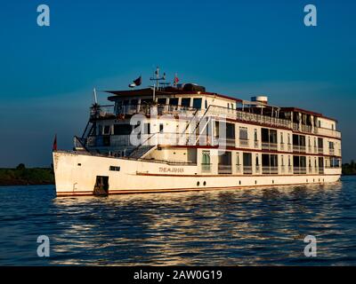 Le bateau touristique le Jahan naviguant sur le Mékong au Cambodge et au Vietnam en Asie du Sud-est Banque D'Images