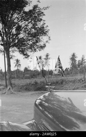 Visite du général britannique Montagu Stopford aux drapeaux néerlandais et anglais de la U-Brigade sur la voiture transportée par Stopford Date : novembre 1946 lieu : Batavia Indonésie, Jakarta, Hollandais East Indies Banque D'Images
