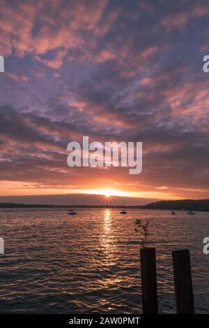 Coucher De Soleil Au Gene Coulon Memorial Beach Park, Renton Washington Banque D'Images