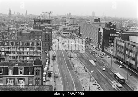 Nouvelles voies commandées à Weesperstraat, Amsterdam (après la construction souterraine); aperçu (ci-dessus) Date: 14 janvier 1976 lieu: Amsterdam, Noord-Holland Banque D'Images