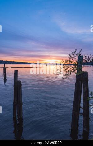 Coucher De Soleil Au Gene Coulon Memorial Beach Park, Renton Washington Banque D'Images