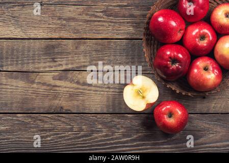 Pommes rouges en fer élevé sans OGM biologiques, variété Gizil Ahmet, produites en Azerbaïdjan Banque D'Images