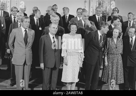 Sommet de la CEE à la Haye; De gauche à droite: Mitterand, Reine Beatrix, Kohl, Lubbers; Banque D'Images