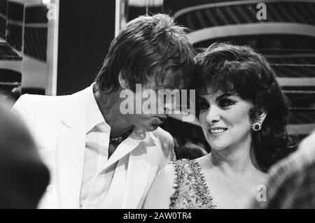 Tournage de l'Europaquiz par les NEI en relation avec les élections européennes télévision nos Europaquiz. Willem Ruys s'entretenir avec Gina Lollobrigida Date: 5 juin 1979 mots clés: Actrices, programme, télévision, élections, plans de travail Personne Nom: Lollobrigida, Gina, Ruys Willem Banque D'Images